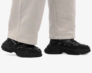 Alternative view of Giày Balenciaga Triple S Sneaker 'Allover Logo Black' 536737-W2FA1-1090