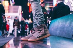 Alternative view of Giày Adidas Yeezy Boost 750 'Grey Gum' BB1840