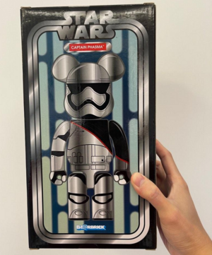 Alternative view of Mô Hình Bearbrick Phasma 400%