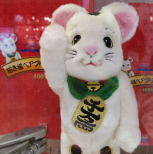 Alternative view of Mô Hình Bearbrick Maneki Neko White Furry