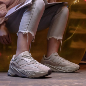 Alternative view of Giày Adidas Yeezy Boost 700 Salt EG7487