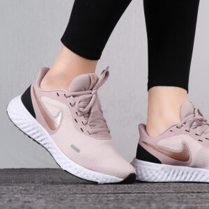 Alternative view of Giày Nike Wmns Revolution 5 'Barely Rose' BQ3207-600
