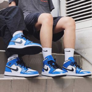 Alternative view of Giày Nike Air Jordan 1 Mid SE GS 'Signal Blue' BQ6931-402