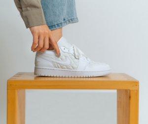 Giay Nike Air Jordan 1 Low Quilted 'White' DB6480-100