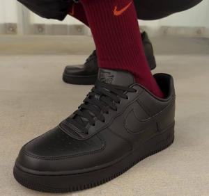 Giay Nike Air Force 1 '07 'Fresh Triple Black' DM0211-001