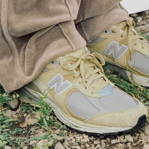 Giay New Balance x Auralee 2002R 'Yellow Beige' M2002RE1