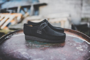 Giay Clarks Wallabee 'Black Suede' 261-55519