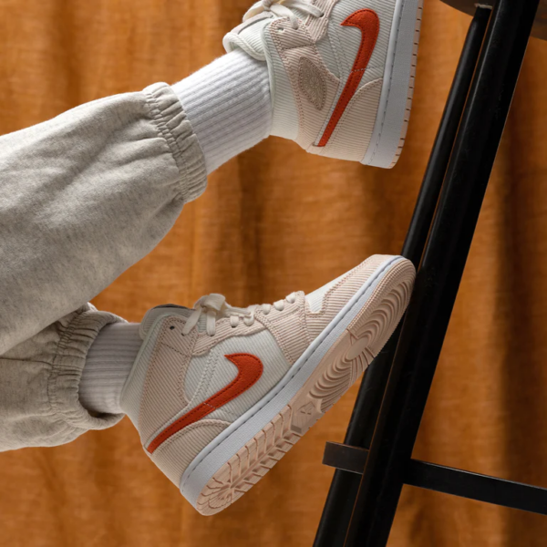 Giày Nike Air Jordan 1 Mid SE 'Corduroy' DA8009-108 - Hình ảnh 3