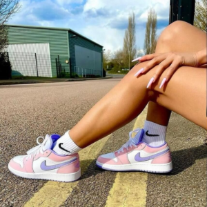 Alternative view of Giày Nike Air Jordan 1 Low SE GS 'Arctic Punch' CV9844-600