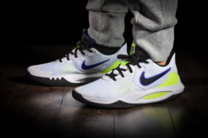 Giay Nike Precision 5 'White Barely Volt' CW3403-100
