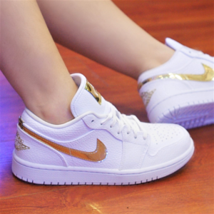 Alternative view of Giày Nike Air Jordan 1 Low 'White Metallic Gold' CZ4776-100