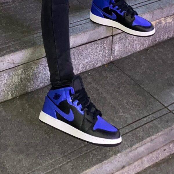 Giày Nike Air Jordan 1 Mid GS 'Hyper Royal' 554725-077 - Hình ảnh 2