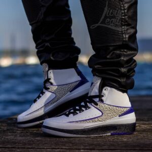Alternative view of Giày Nike Air Jordan 2 Retro 'Dark Concord' 395718-153