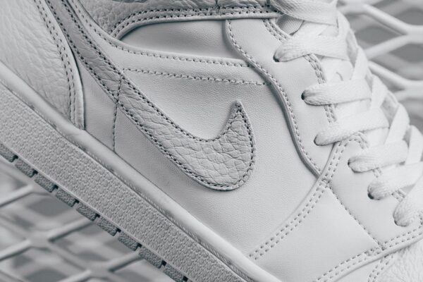 Giày Nike Air Jordan 1 Mid 'White Pure Platinum Swoosh' 554724-108 - Hình ảnh 9