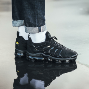 Giay Nike Air VaporMax Plus SE 'Black' DH1063-001