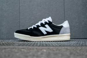 Alternative view of Giày New Balance 'Black' CRT300FO