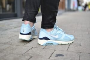 Alternative view of Giày Nike Air Max 180 'Black & Ocean Pack' ICE AV3734-400