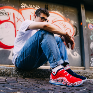 Alternative view of Giày Nike LeBron 17 'LeBron 4 Red Graffiti' CT6047-600