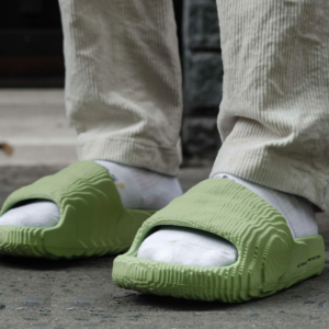 Alternative view of Dép Adidas Adilette 22 Slides 'Magic Lime' GX6946