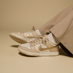 Giay Nike Wmns Dunk Low 'Gold Swoosh' DX5930-001