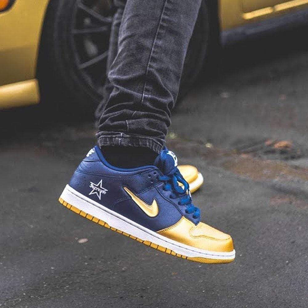 Supreme x Nike SB Dunk Low Gold Navy, CK3480-700