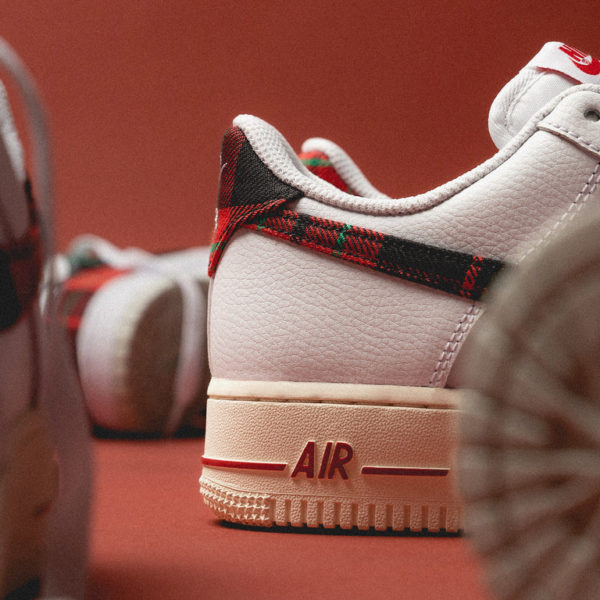 Giay Nike Air Force 1 '07 LV8 'Tartan Plaid' DV0789-100