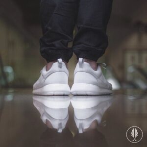 Alternative view of Giày Nike Roshe Run “All White” 511881-112