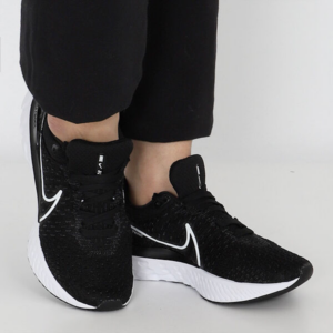 Giay Nike React Infinity Run Flyknit 3 'Black White' DD3024-001