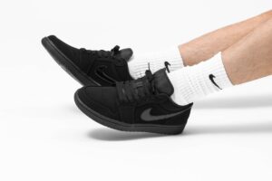 Alternative view of Giày Nike Air Jordan 1 Low Triple Black (2019) 553558-056