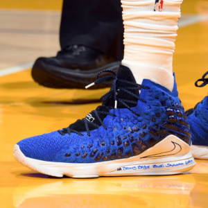 Alternative view of Giày Nike LeBron 17 EP 'More Than An Athlete' CT3465-400