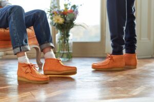 Giay Clarks x END Wallabee Boots 'Orange Floral' 261-63420