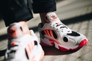 Alternative view of Giày Adidas Yung 1 'Salmon' EE5320