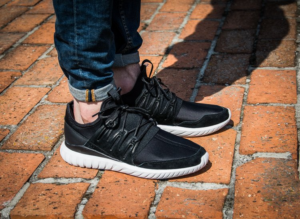 Alternative view of Giày Adidas Tubular Radial 'Core Black' AQ6723