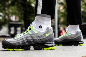 Alternative view of Giày Nike Air VaporMax 95 'Neon' AJ7292-001