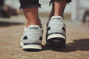 Giay Adidas ZX 4000 W Grey EE4835