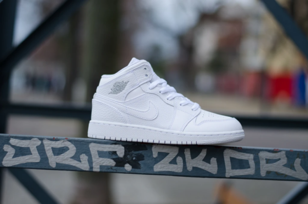 Giày Nike Air Jordan 1 Retro Mid GS 'Pure Platinum' 554725-109 - Hình ảnh 7