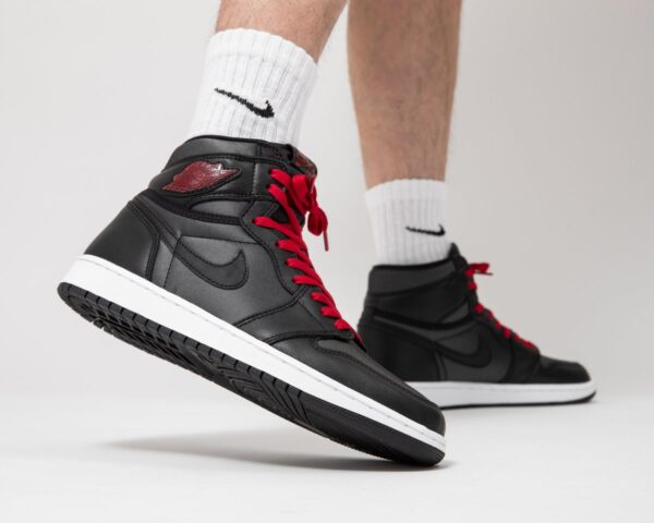 Giày Nike Air Jordan 1 Retro High OG 'Black Gym Red' 555088-060 - Hình ảnh 3