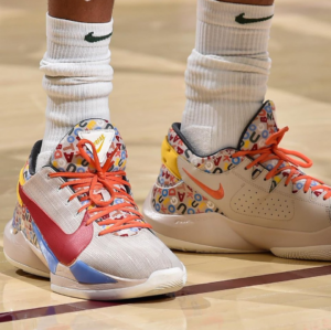 Alternative view of Giày Nike Zoom Freak 2 GS 'Letter Bro' DH3152-001