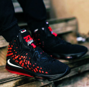 Alternative view of Giày Nike LeBron 17 'Infrared VI' BQ3177-006