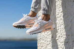 Alternative view of Giày Nike Air Max 90 'White Barely Rose' (W) CT1030-101
