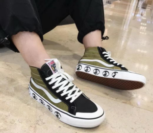 Alternative view of Giày Vans SK8 Hi Wolf Head Pattern 'Grass Green' VN0A3MV1K0G