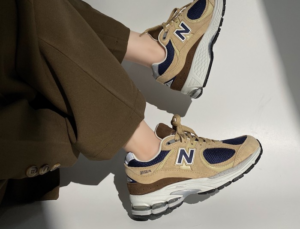 Alternative view of Giày New Balance 2002R 'Beige Navy Blue' ML2002R5