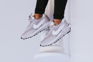 Alternative view of Giày Nike Fragment Design x sacai x LDV Waffle 'Light Smoke Grey' DH2684-001