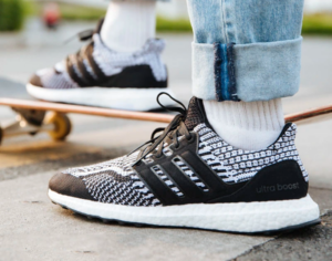 Alternative view of Giày Adidas UltraBoost 5.0 DNA 'Black White' FY9348