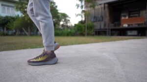 Alternative view of Giày Adidas Yeezy Boost 380 'Lmnte' FZ4982