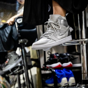 Alternative view of Giày Nike Air Jordan 1 Retro High CO 'Japan Neutral Grey' 575441-029