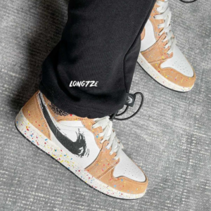 Alternative view of Giày Nike Air Jordan 1 Mid SE GS 'Brushstroke Paint Splatter' DA8006-100