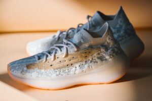 Alternative view of Giày Adidas Yeezy Boost 380 'Yecoraite Reflective' GY2649