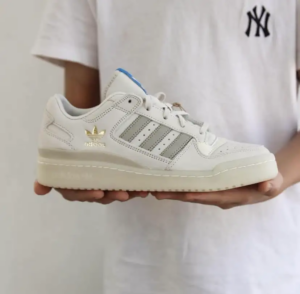 Giay Adidas Forum Low 'Talc Sesame' HQ1506