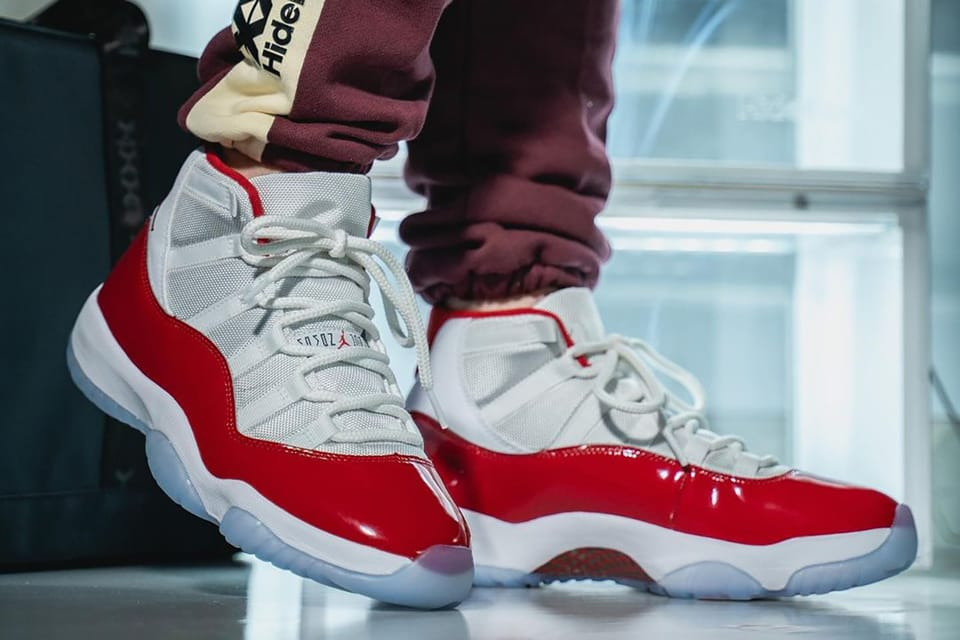 Giày Nike Air Jordan 11 Retro 'Cherry' CT8012116